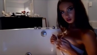 Beautiful Babe In Sexy Bath