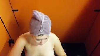 Hidden Cam Video Of Amateur Busty Hottie In The Changing Room