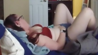 Bbw Mast On Bed Watching Porn On Phone