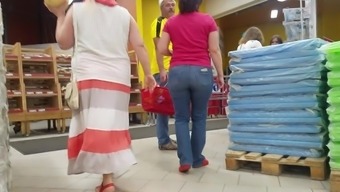 Booty Mom'S Ass In Supermarket