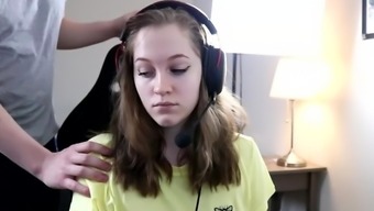 Gamer Girl Tries To Play While Getting Fucked