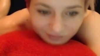 Webcam Girl Masturbates Her Wet Creamy Pussy
