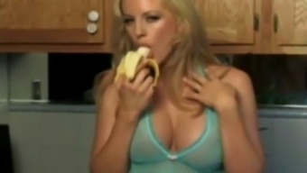 Divini Rae's Banana