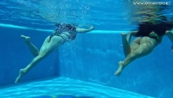 Two Topless Swimming Babes Diana Rius And Sheril Blossom Show Tricks Under The Water