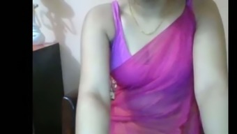 This Indian Chick Makes Me Wanna Worship Some Titties