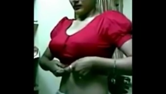Indian Beautiful Women Showing Boobs!!