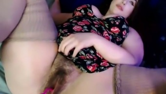 Amateur Bbw Brunette Camgirl With Hairy Pussy On Webcam