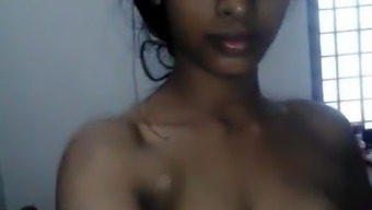 Kerala Girl Show Her Boobs