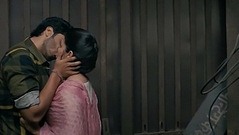 Parineeti Chopra Train Sex Scene Ishaqzaade (2012) Movie