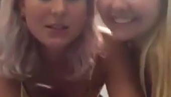 American Sexy Girls Teasing On Periscope !