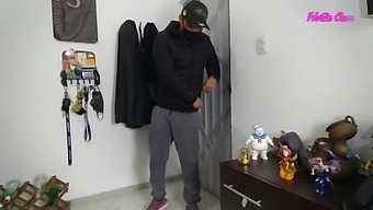 I Played A Prank On The Pizza Delivery Guy And Fucked Myself Until He Cum