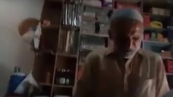 Pakistani Dad Has Sex In Shop