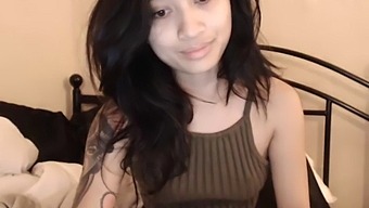 Sexy Asian Girl On Webcam