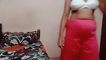 Webcam Show: Indian Girl Gets Her Pussy Sucked