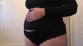 Fetish Gay Video: Swollen Belly Girl'S Big Ass Bounce