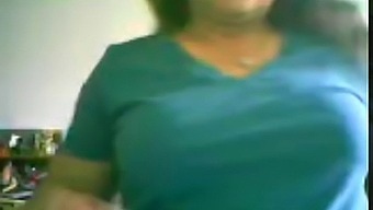 Webcam Show With A Mature Woman Who Knows How To Please