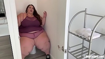 Fat Women House Visit With Beautiful Women