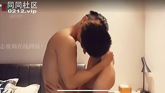 Anal-Loving Gay Explores His Asian Desires