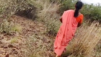 Indian Aunty'S Outdoor Sex With A Young Man