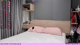 Brunette Amateur Uses Sex Toy On Webcam
