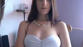Beautiful American Teen With Big Boobs And Tight Ass On Webcam