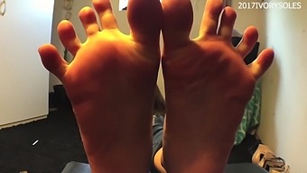 Ivory Girl With Smelly Feet Sucks And Fucks In Solo Video