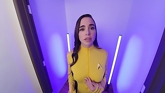 Suttin Als Una Chin Riley Von Star Trek Bekommt Ihre Muschi Behandelt