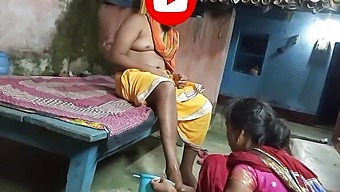 Denna Desi-Fru Blir Nere Och Smutsig Med En Känd Indisk Man I Den Här Närbildsvideon