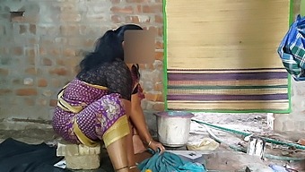 Indische Stiefmutter Wird In Hd-Video Mit Jungem Hengst Schmutzig